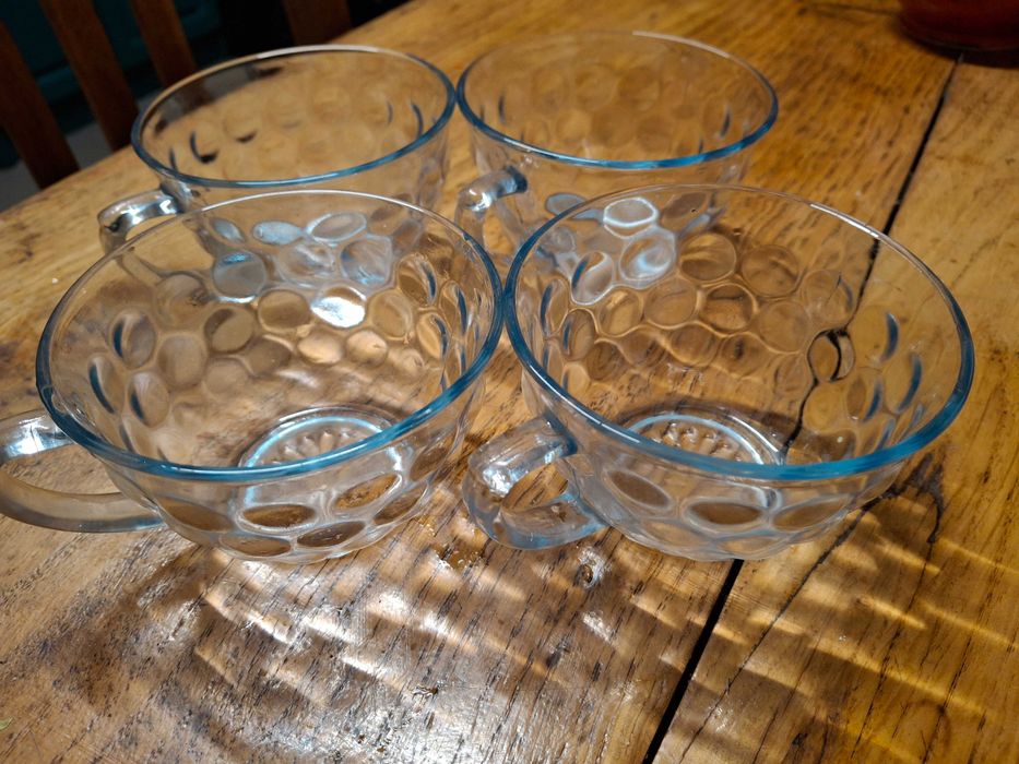 Sprzedam 4 filiżanki