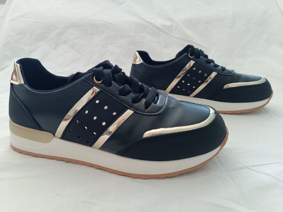 Tennis preto e dourado