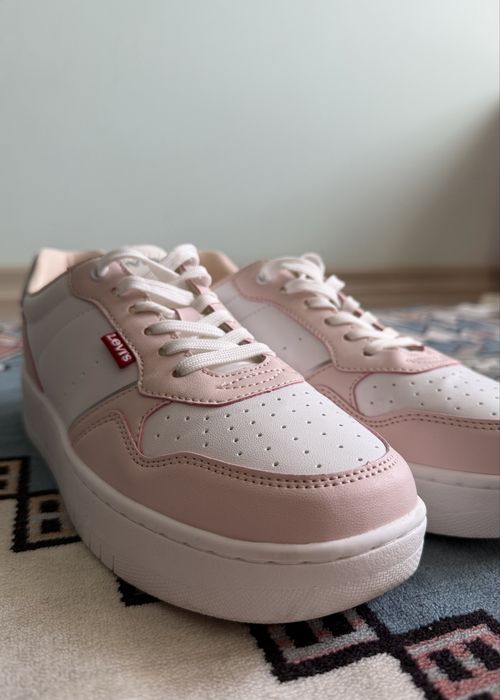Кросівки Levis 38-39 розмір