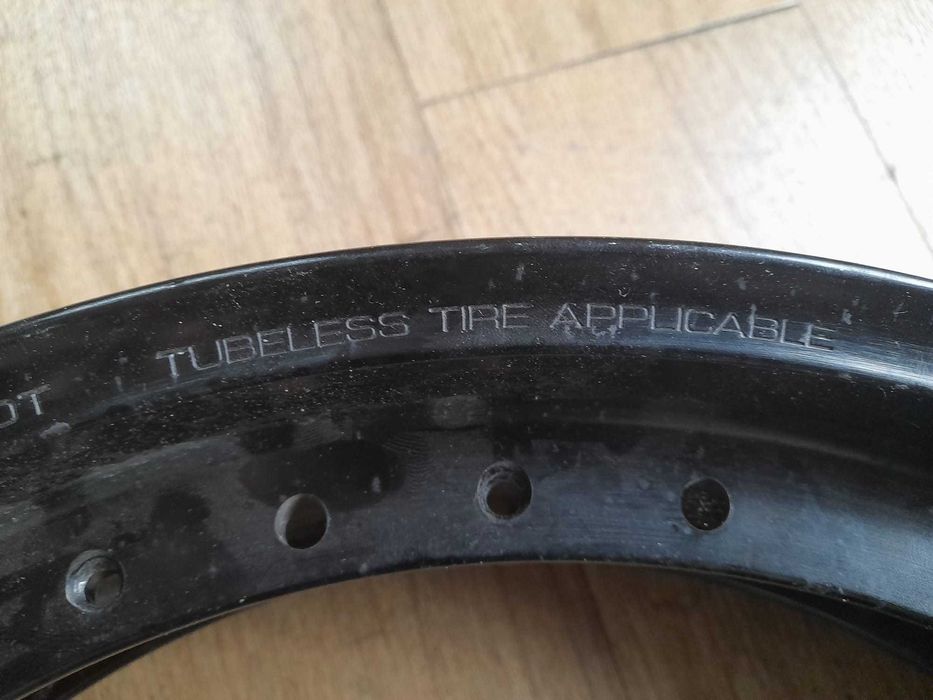 JANTE TUBLESS OEM SUZUKI DL 1 0 0 0/1 0 5 0 2 0 1 8