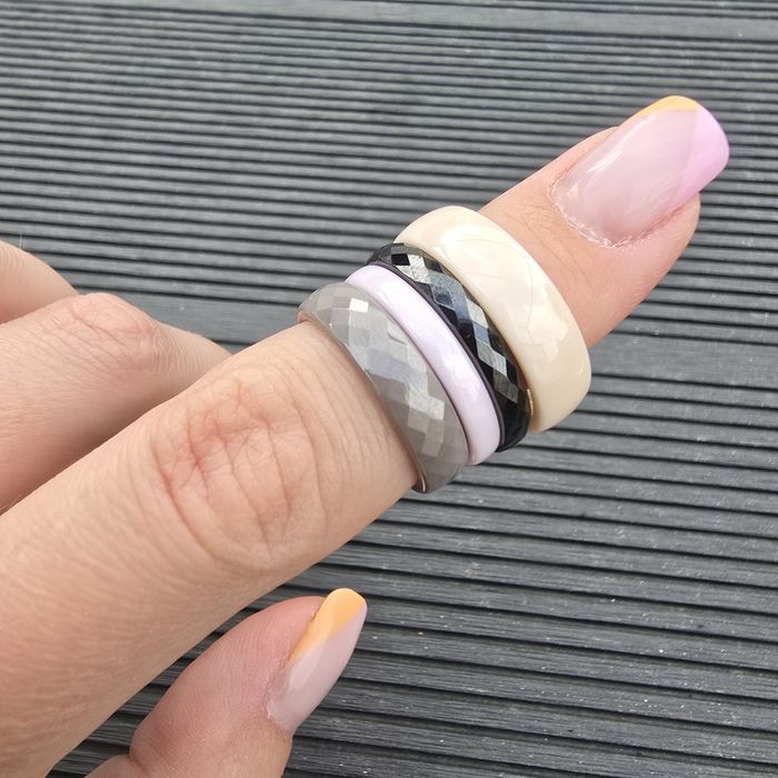 Zestaw ceramicznych obrączek pierścionki