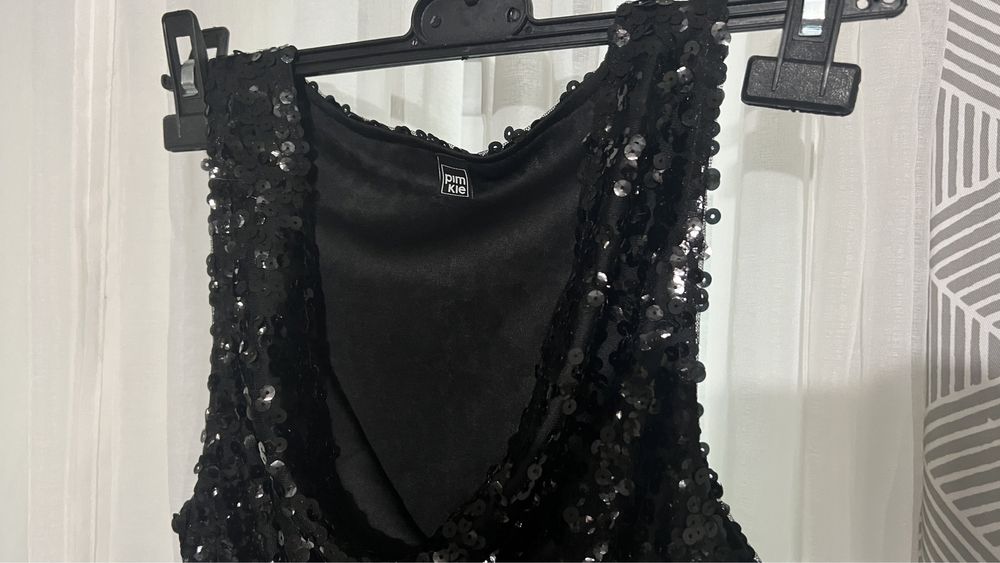 Vestido de festa com lantejoulas