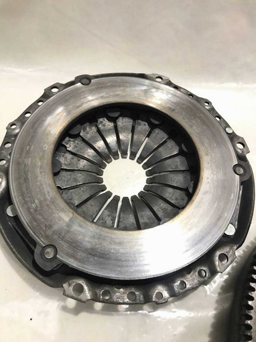 Маховик двухмас Mercedes E Class W210, W124