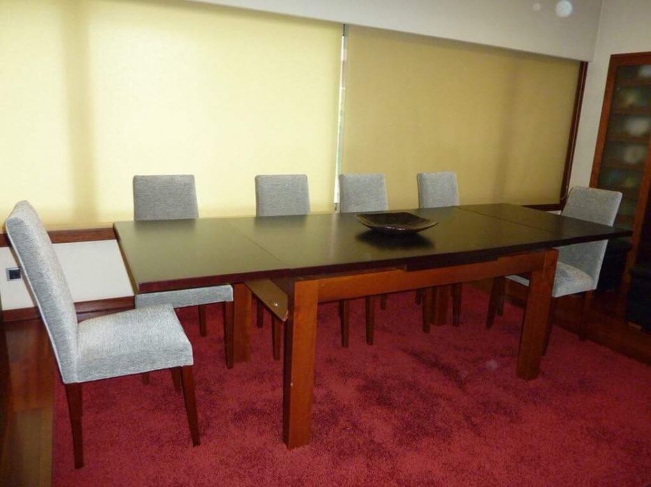 Mesa extensível e 6 cadeiras
