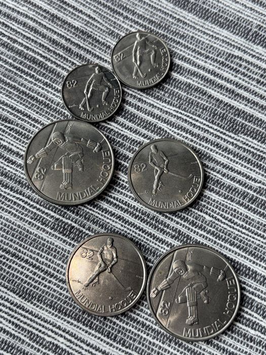 Conjunto de moedas diversas