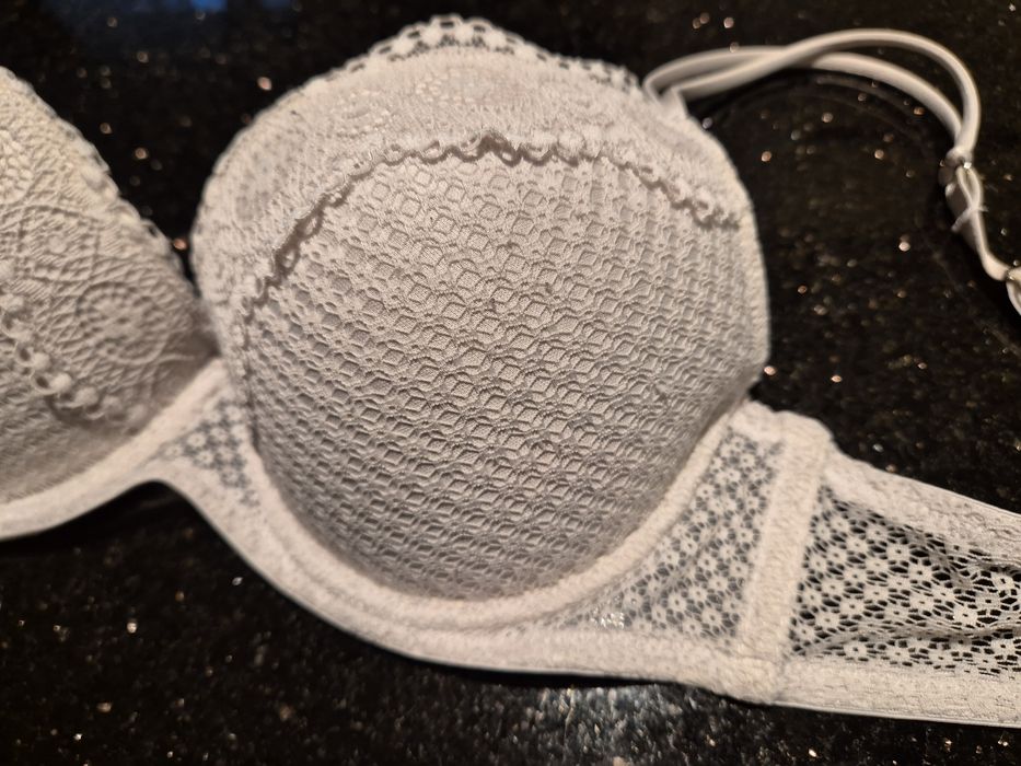 Biały biustonosz 75B stanik staniczek