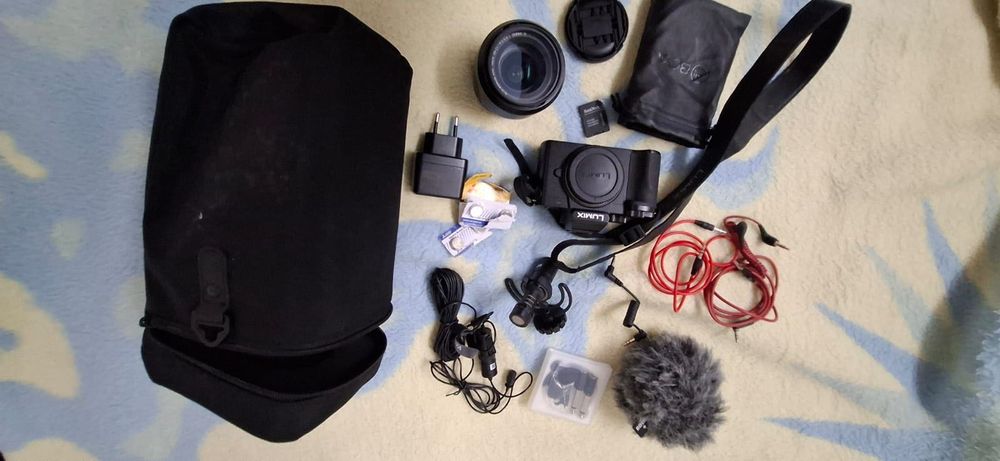 Panasonic LUMIX DC-G100 LUMIX DC-G100 + Lens and Accessories64284467210369122