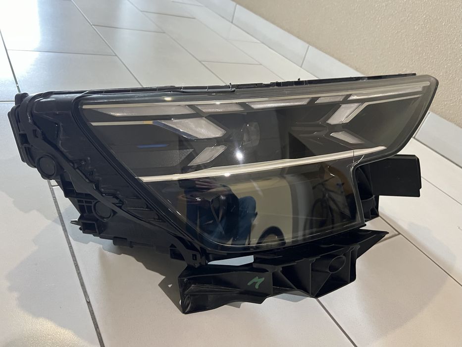 Фара права Audi Q8/SQ8 4M8941086