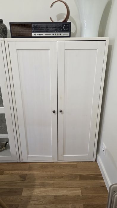 1 vitrine e 1 aparador. Da marca ikea - HAVSTA