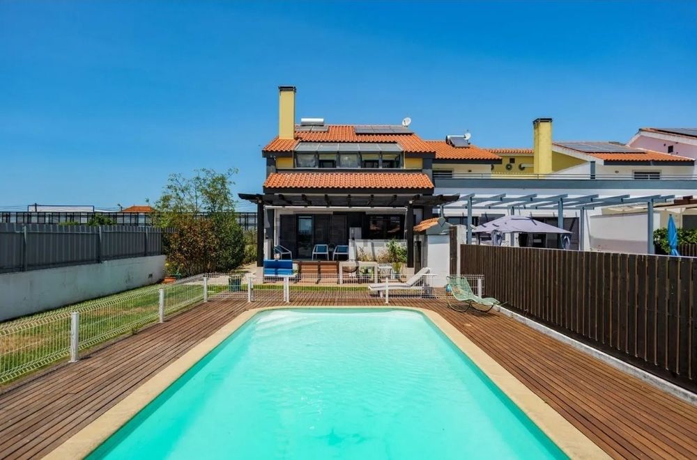 Moradia T4 piscina churrasqueira lote 741 m2