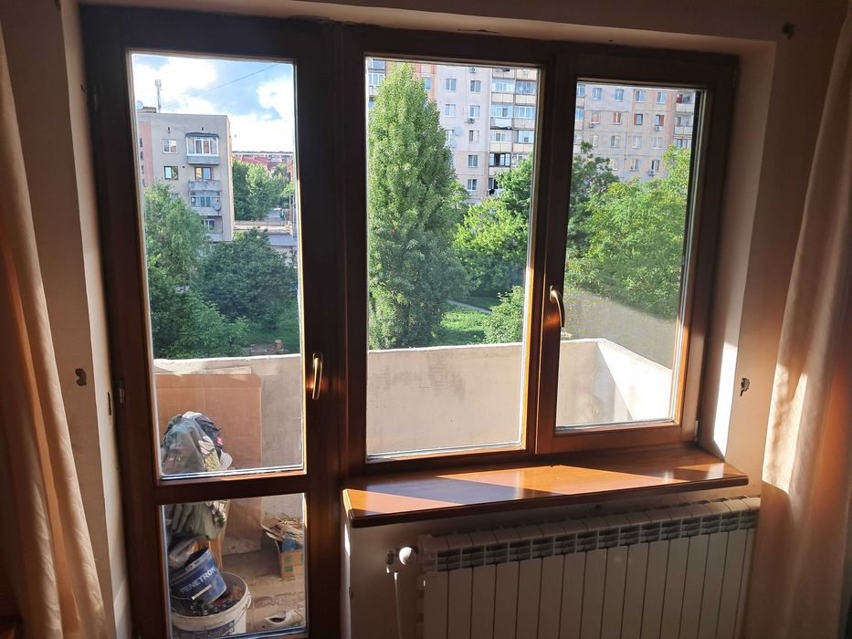 Вікно та двері деревяне євробрус склопакет стандарт для панельного будинку з підвіконником та сіткою Вікно136 на 142 висота Двері Вис 217 Ширина 67