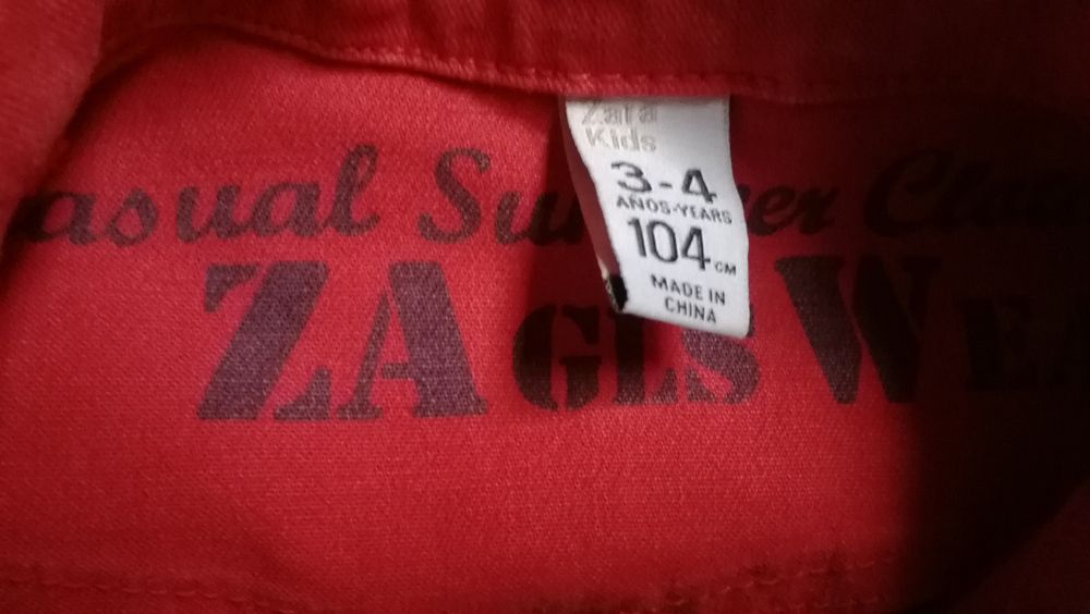 Varias roupas de menina