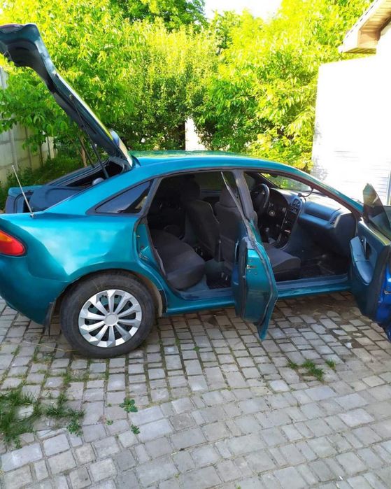 машина mazda 323