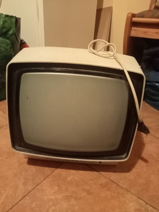 Telewizor z czasów PRL
