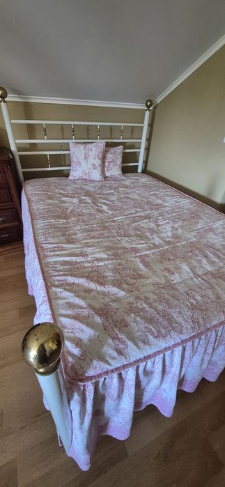 Cama de ferro branca