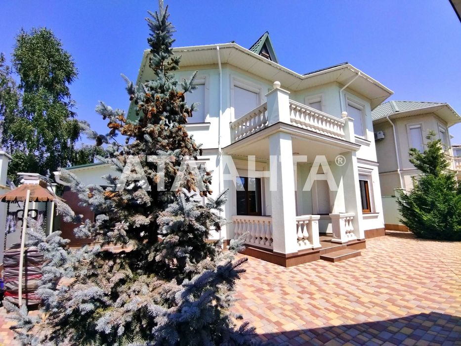 Будинок з басейном біля моря на 7 сотках