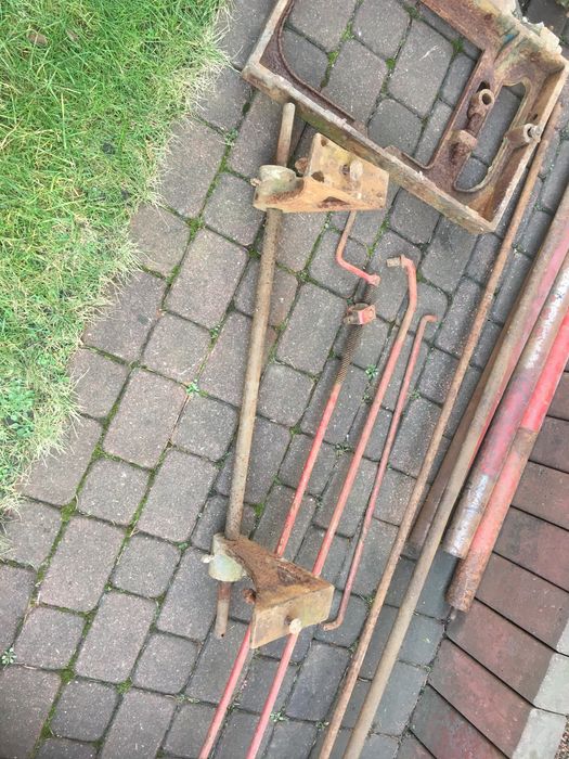 Stara oś z mocowaniem stalowe graty