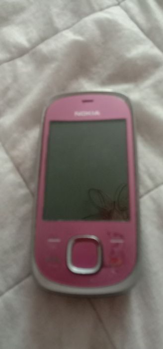 Продам не рабочий телефон на запчасти.