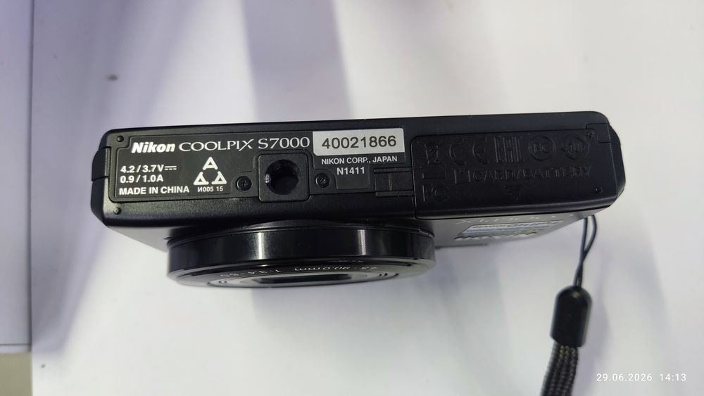 Ультракомпактний фотоапарат Nikon Coolpix S7000 (16MP, 20x Zoom, Wi-Fi)