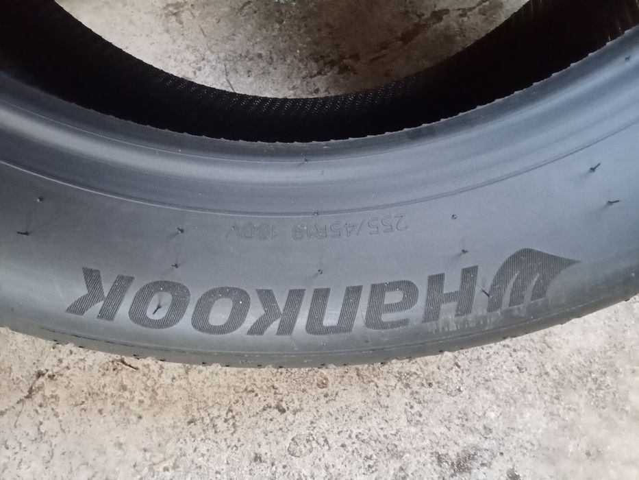 Sprzedam 4 opony 255/45/19 nowe