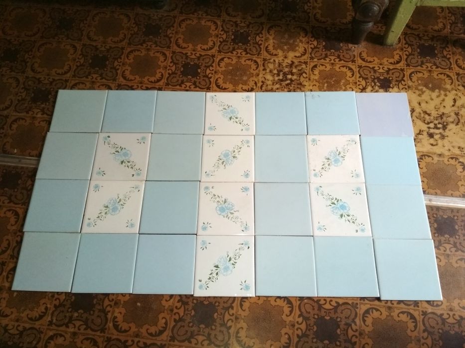 Продам советский кафель  15 Х 15 см. Новый бледно- голубой и с рисунко