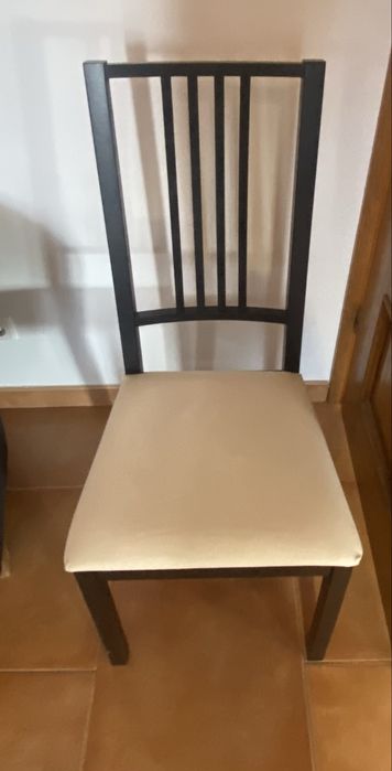 Mesa de sala de jantar extensivel usada e cadeiras