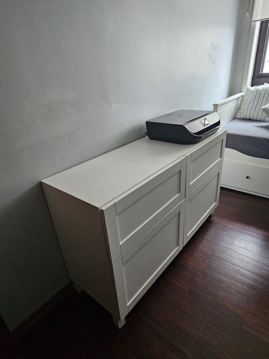 Cómoda com 2 portas e duas gavetas