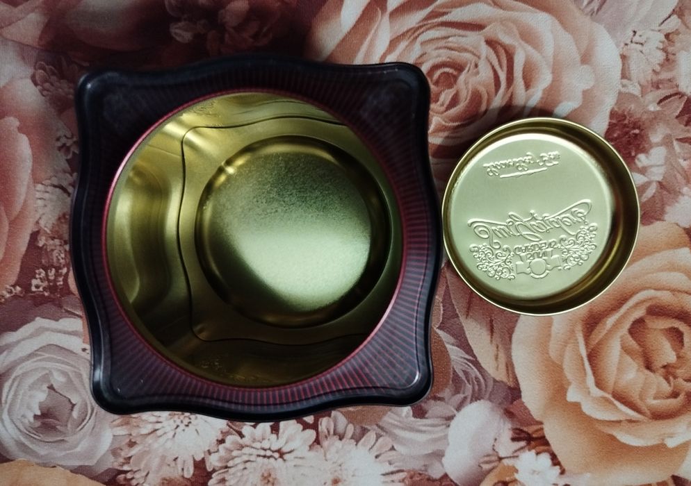 Металева банка з-під чаю Sun Gardens