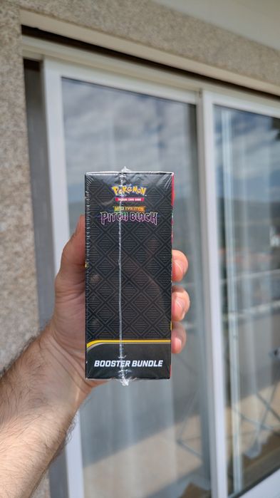 Pokémon TCG: Pitch Black Booster Bundle