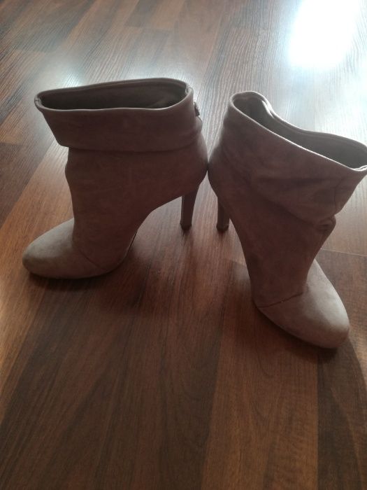 Botki szare badura szpilka