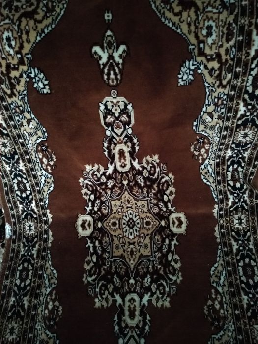 Продам покрывало на диван и два кресла в нормальном состоянии