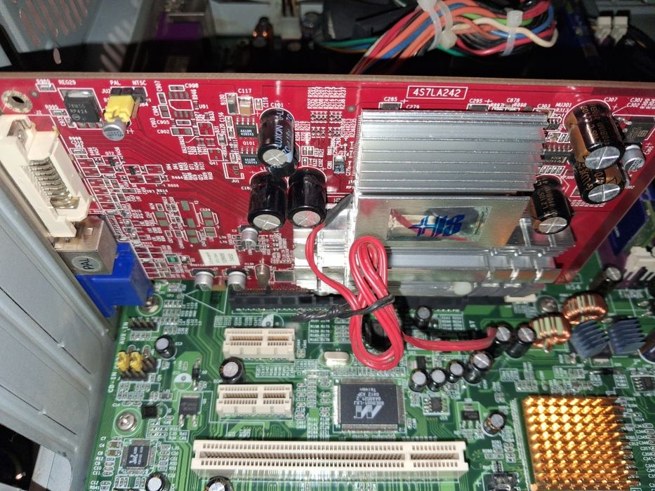 Komputer retro Pentium 4 gratis 2 monitory i licencja Windows XP