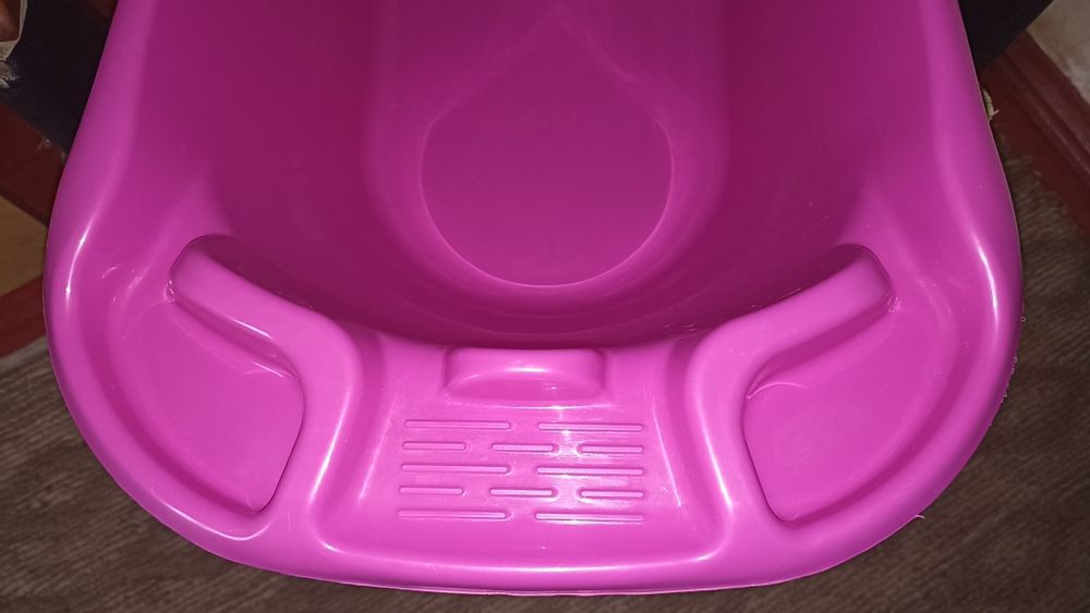 Дитяча ванночка для купання.