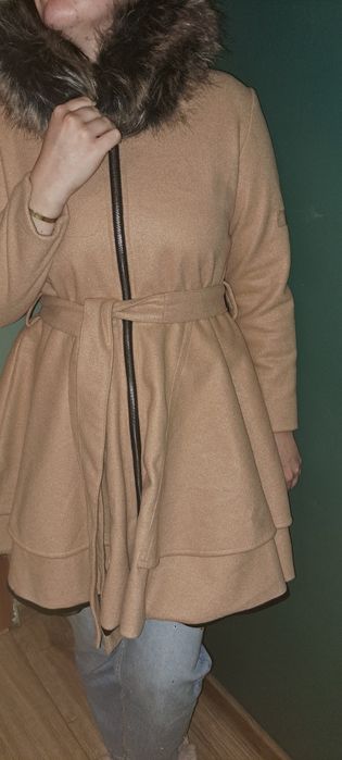 Płaszcz wełniany beżowy z kapturem dla rozmiaru XS, S, M