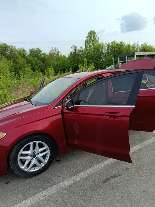 Форд Фьюжн автомобіль