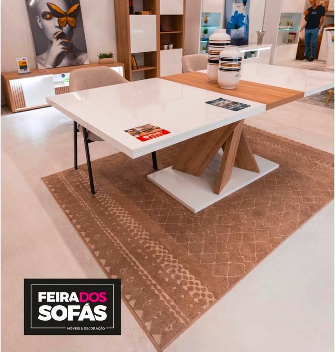 Vendo Movel de tv com leds + Mesa de jantar + 2 conjuntos de 4 cadeiras cada