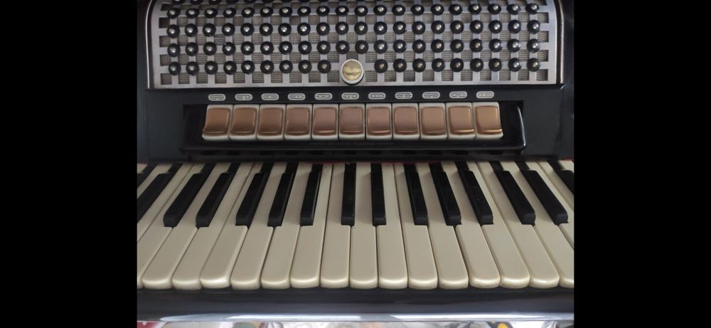 Акордеон hors професіонал