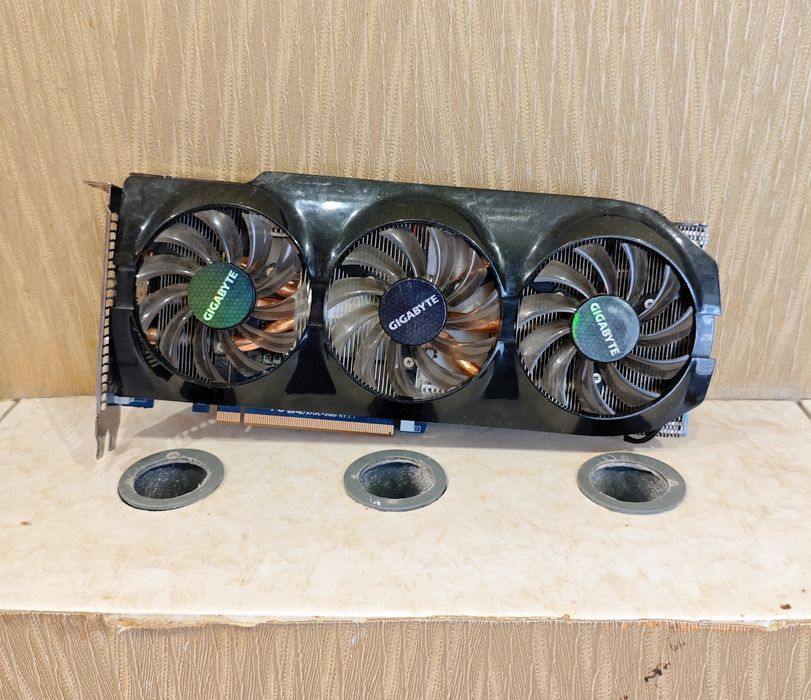 •AMD/Radeon HD:7870/3GB/DDR5/384Bit/Gigabyte•Не:1050ТІ 1060 1070 1080 980 970 960 580 470 480•