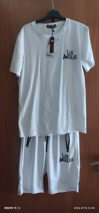 Conjuntos de calções e t-shirt de homem.
