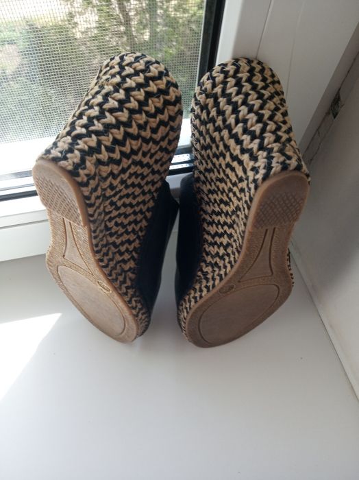 Взуття жіноче шльопанці