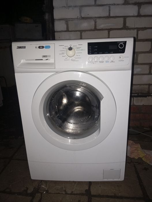 Продам стиральную машину б/у Занусси на 6 кг