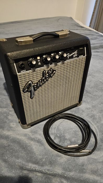 Guitarra Squier Stratocaster + Amplificador e acessórios completos