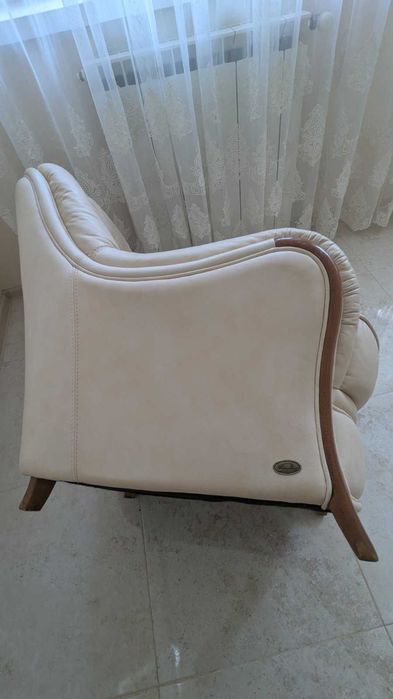 Продам Шикарный кожаный комплект. "Borzalino"  Диван и два кресла.