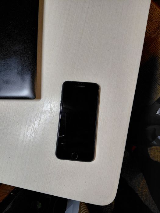 Продам iPhone SE 3/64gb