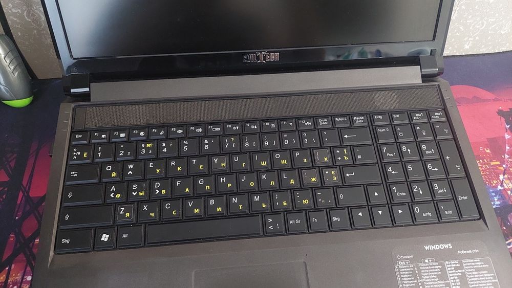 Ігровий ноутбук Clevo P150em