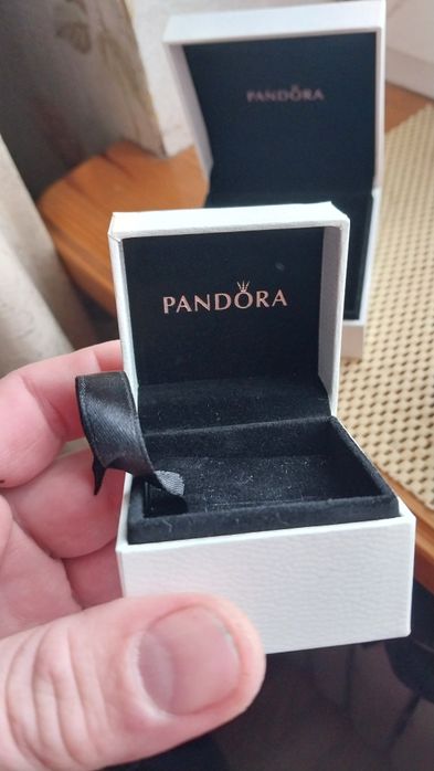 Продам  подарочный набор коробок и гофра  пакет сумочка.  PANDORA. Производство  Индонезия.Под браслет и кольца.