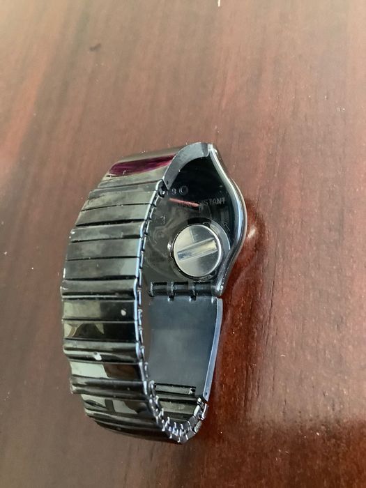 Relógio Swatch com bracelete ajustável