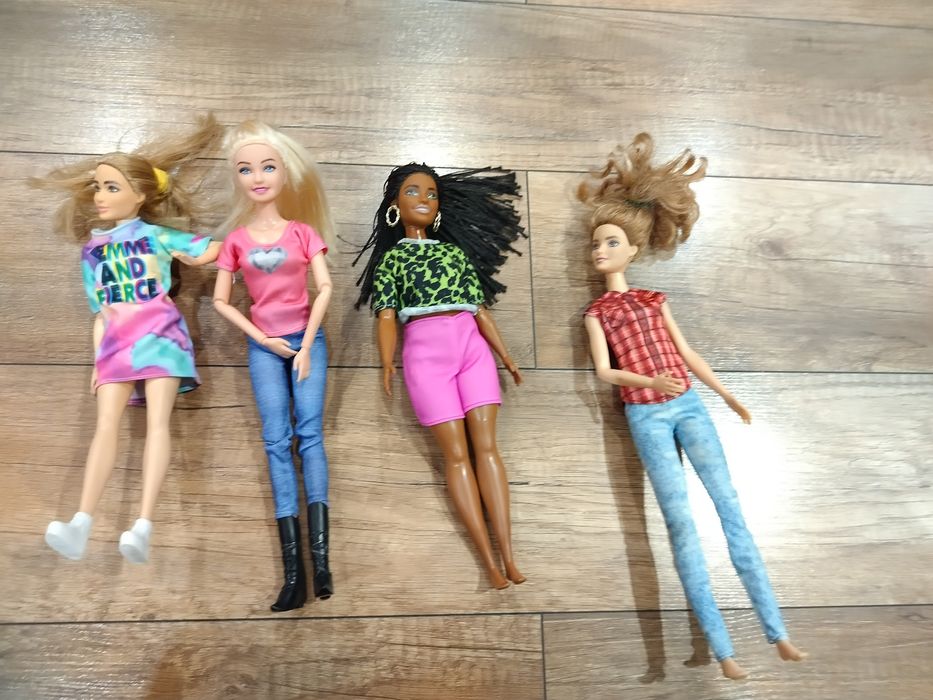 Lalka Barbie z 4  w bardzo dobrym stanie 4