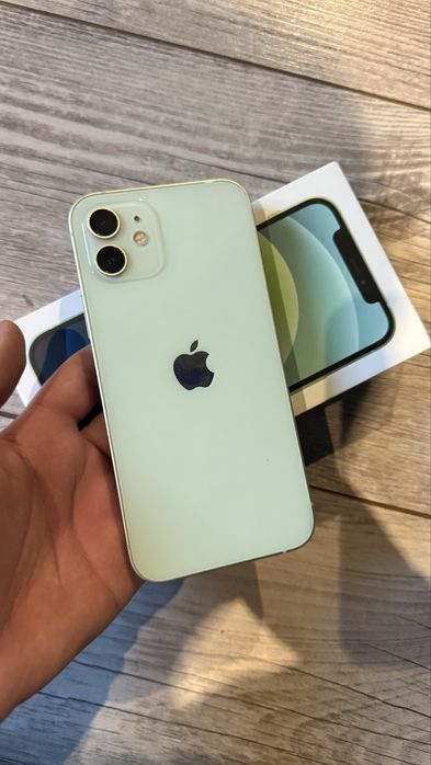 Продам iPhone 12 на 64 гб