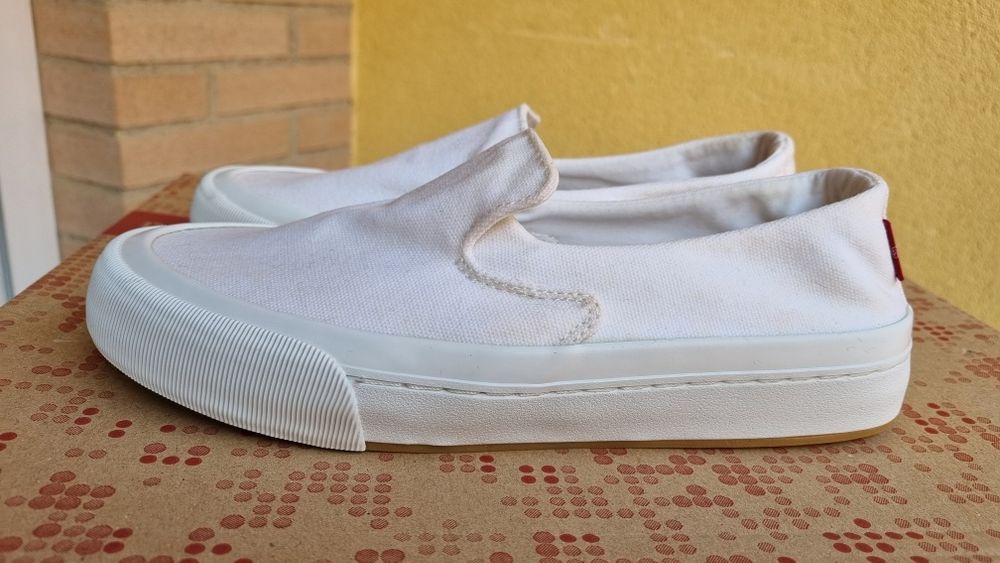 Кросівки кеди slip on Levi's, розмір 38